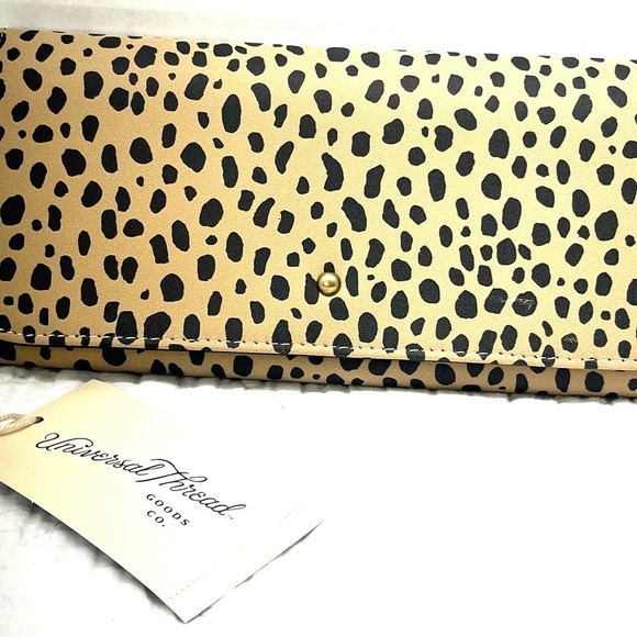 Universal Thread cheetah print Wallet NWT - Picture 7 of 12